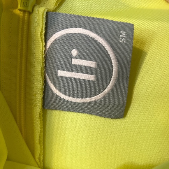 Open shoulder, bright yellow dress - Picture 4 of 4